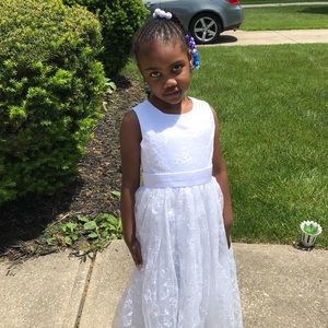 Little girls wedding dress new beautiful